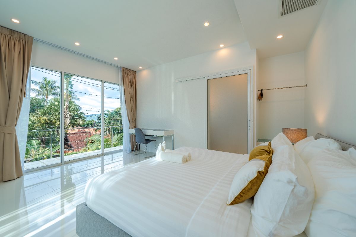 White Villa Patong For Sale Phuket (Thai-Real.com)